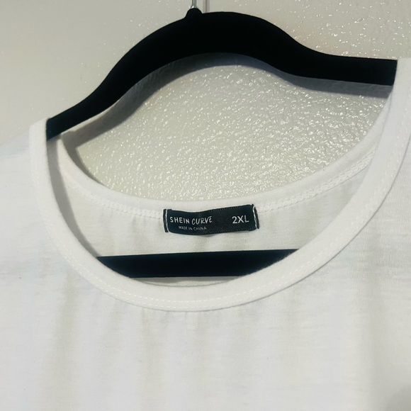SHEIN CURVE GRAPHIC T-SHIRT - Picture 5 of 5